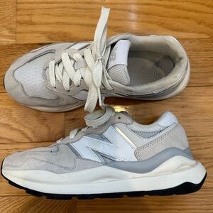 New Balance Women’s 5740 sneakers in Nimbus Cloud/Sea Salt, size 8